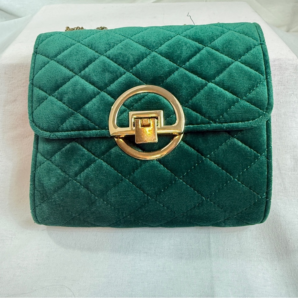Affordable Fashion Finds Green Quilted Crossbody Bag